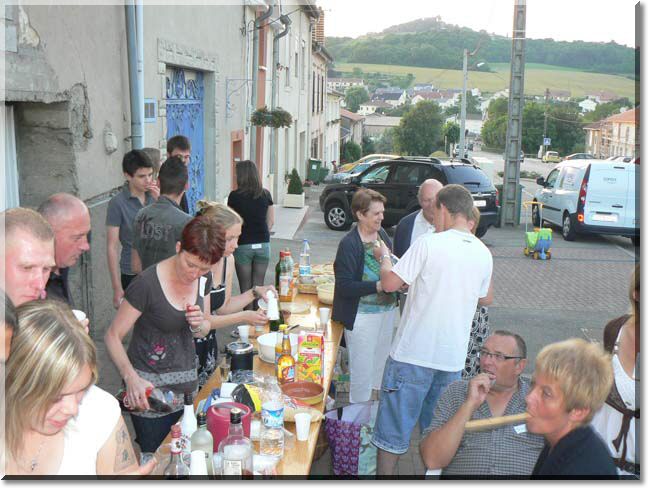 2010-06-26-ATTON-REPAS DE QUARTIER-032.jpg